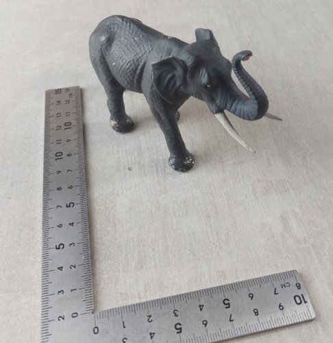 Ancienne petite figurine, éléphant, en plastique