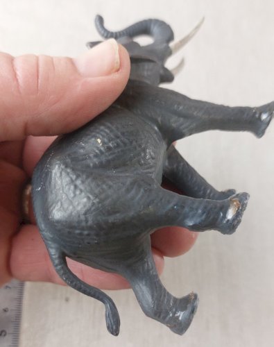 Ancienne petite figurine, éléphant, en plastique