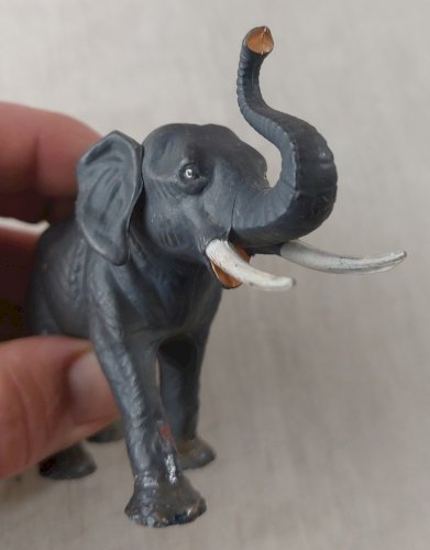 Ancienne petite figurine, éléphant, en plastique
