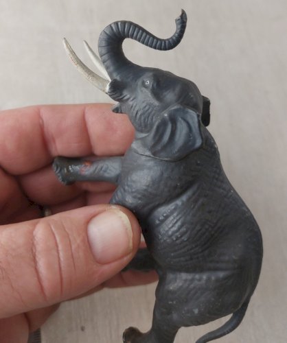 Ancienne petite figurine, éléphant, en plastique