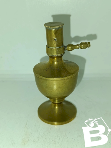 ancienne petite lampe a huile en laiton en etat correct