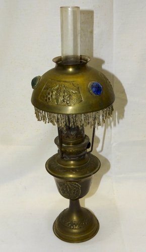 - ANCIENNE PETITE LAMPE A PETROLE LAMPE PARISIENNE LAITON 3 CABOCHONS VERRE  D