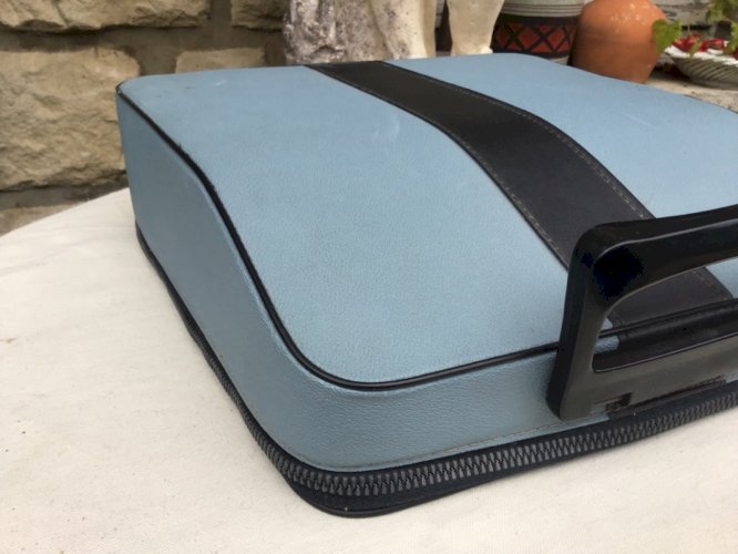 ANCIENNE PETITE MACHINE A ECRIRE PORTABLE OLIVETTI  LETTERA  32 FONCTIONNE etui