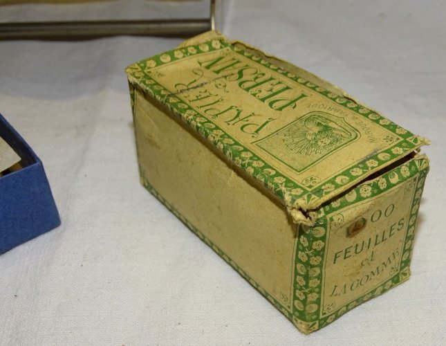 -ANCIENNE PETITE MACHINE LEMAIRE DANS SA BOITE BOIS  ROULER les CIGARETTES    D
