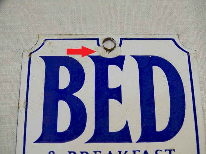 -ANCIENNE PETITE PLAQUE EMAILLEE  BED and BREAKFAST ANGLAISE  COLLECTION déco  D