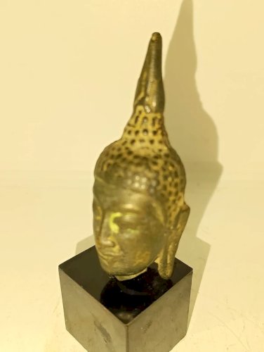 ancienne petite tete bouddha en bronze sur socle bois en bon etat