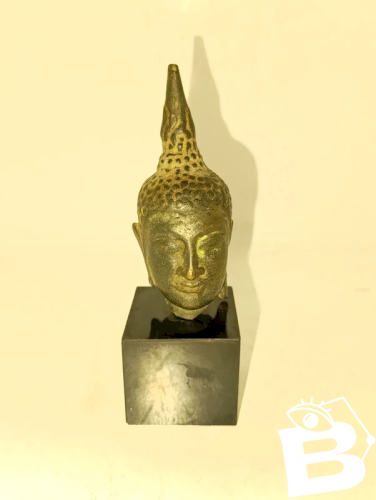 ancienne petite tete bouddha en bronze sur socle bois en bon etat