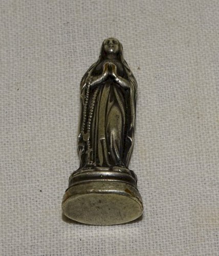 - ANCIENNE PETITE VIERGE de POILU? COULEUR Argenté dans son ETUI METAL    D