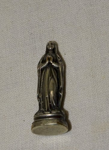- ANCIENNE PETITE VIERGE de POILU? COULEUR Argenté dans son ETUI METAL    D