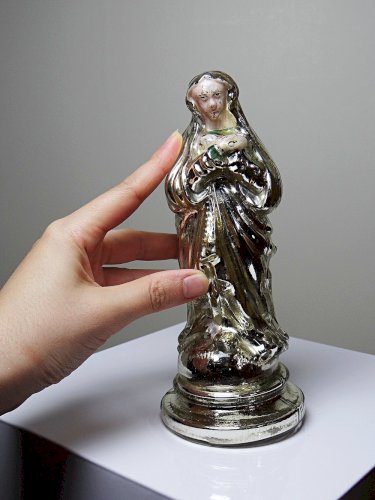 Ancienne petite vierge en verre églomisée polychrome XIXe