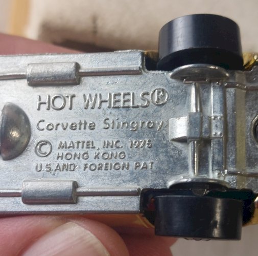Ancienne petite voiture, Corvette Stingray or / gold, Hot Wheels Mattel 1976 ^