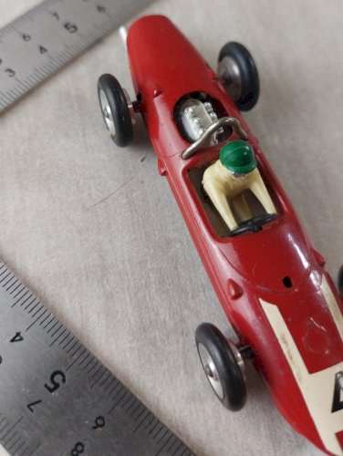 Ancienne petite voiture en métal, Formule 1, Ferrari, Solido