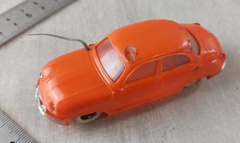 Ancienne petite voiture en plastique, Dyna Panhard Création Clé, 1/48