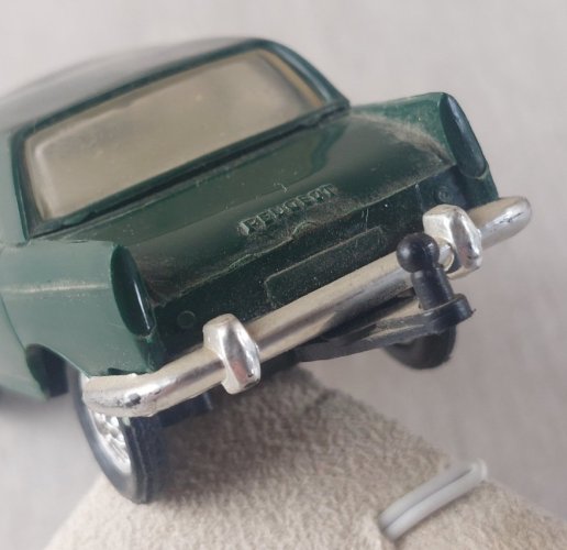 Ancienne petite voiture en plastique, Peugeot 404, Minialuxe ^