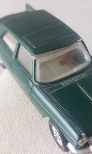 Ancienne petite voiture en plastique, Peugeot 404, Minialuxe ^