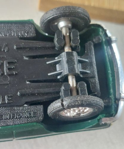 Ancienne petite voiture en plastique, Peugeot 404, Minialuxe ^