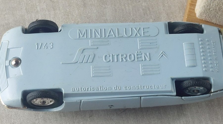 Ancienne petite voiture en plastique, SM Citröen, Minialuxe ^