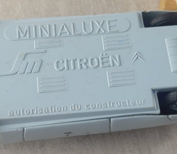Ancienne petite voiture en plastique, SM Citröen, Minialuxe ^