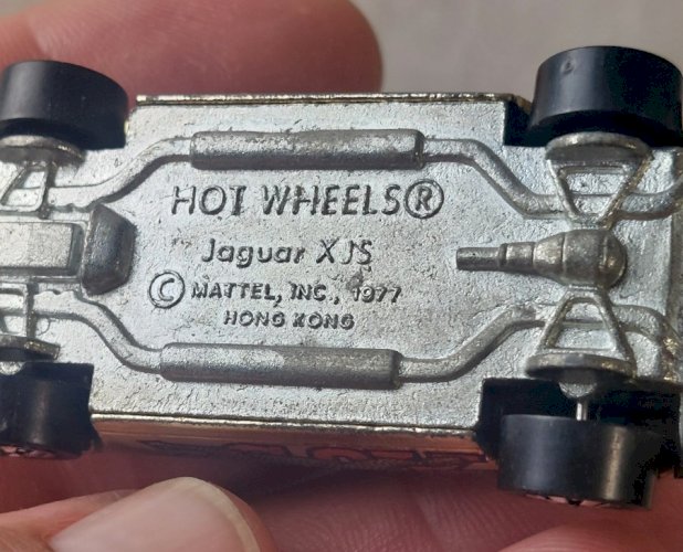 Ancienne petite voiture, Jaguar XJS or / gold, Hot Wheels Mattel 1977 ^