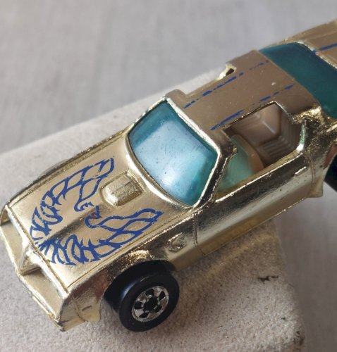 Ancienne petite voiture, Pontiac Hot Bird or / gold, Hot Wheels Mattel 1977 ^