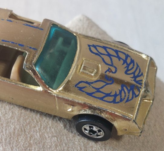 Ancienne petite voiture, Pontiac Hot Bird or / gold, Hot Wheels Mattel 1977 ^