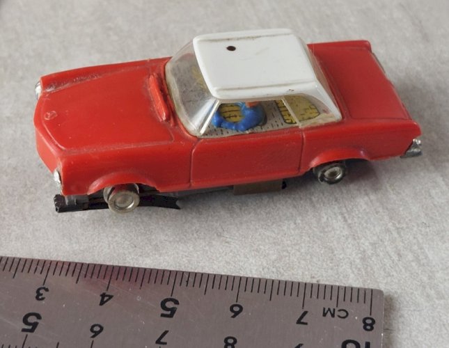 Ancienne petite voiture, pour circuit HO / Slotcar, Faller AMS