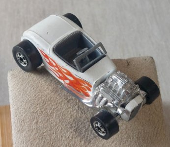 Old small car, white flames Roadster, Hot Wheels Mattel 1975 Canada