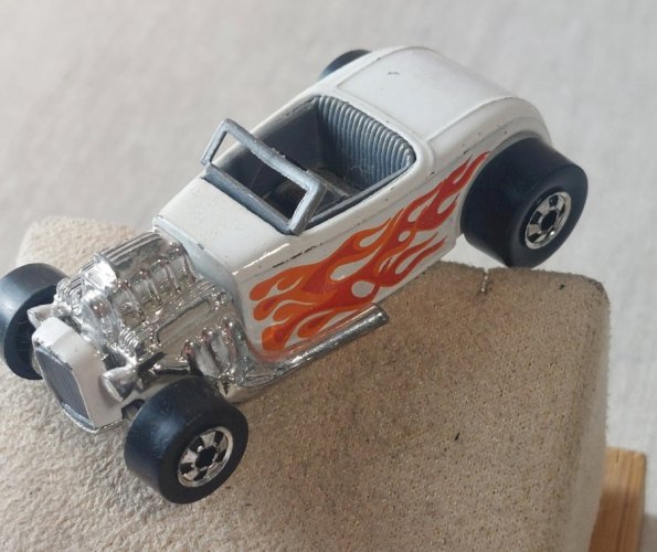 Ancienne petite voiture, Roadster flames blanches, Hot Wheels Mattel 1975 Canada ^
