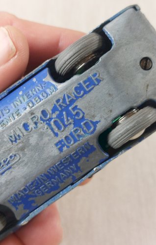 Ancienne petite voiture, Schuco Micro Racer, Ford 1045, 1/43 ^