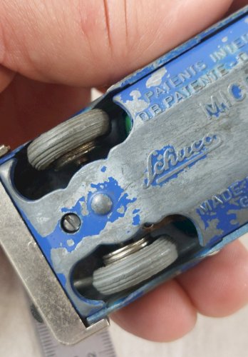 Ancienne petite voiture, Schuco Micro Racer, Ford 1045, 1/43 ^