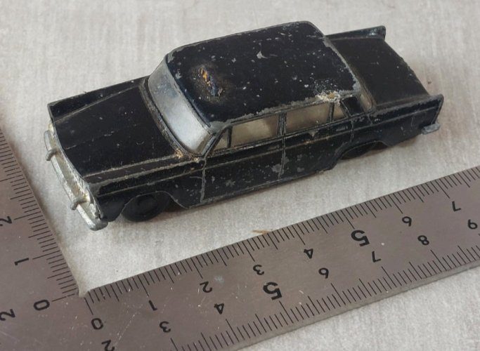 Ancienne petite voiture,  Taxi Fiat 1800, Siku 201 ^