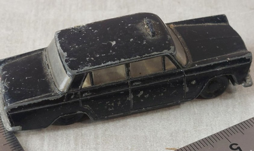 Ancienne petite voiture,  Taxi Fiat 1800, Siku 201 ^