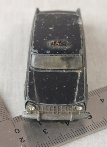 Ancienne petite voiture,  Taxi Fiat 1800, Siku 201 ^