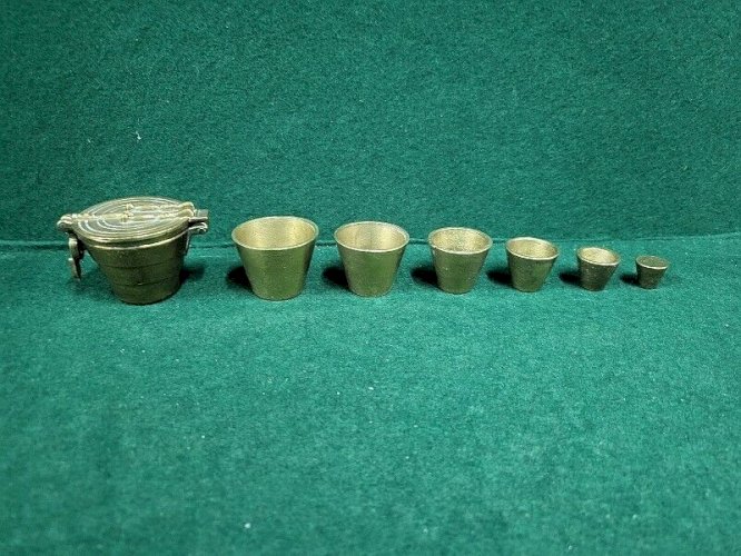 ANCIENNE PILE DE POIDS DE CHARLEMAGNE A GODETS DE BALANCE N° 1