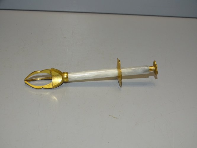 -ANCIENNE PINCE à SUCRE LE CRABE DANS SA BOITE JUS de GRENIER COLLECTION  D