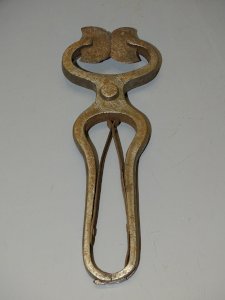 ANCIENT SUGAR CUBE TONGS BROKEN TOOL EARLY 20th CENTURY DISPLAY COLLECTION KITCHEN DECOR D