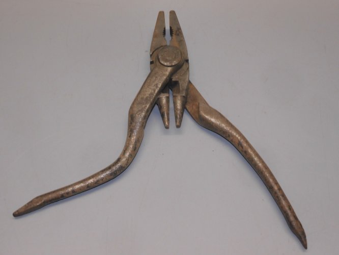 -ANCIENNE PINCE DOUBLE TETES 2 FONCTIONS DIFFERENTES OUTIL ANCIEN COLLECTION  D