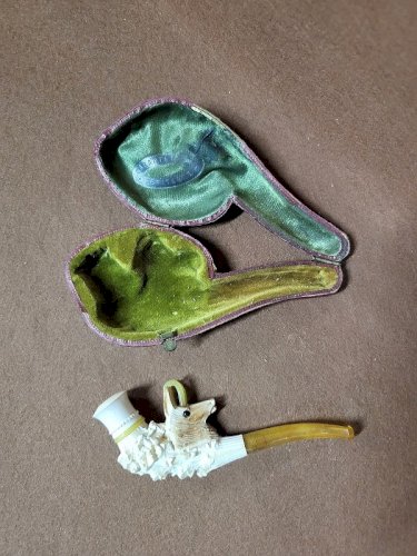 ANCIENNE PIPE EN ECUME DE MER BOUQUETIN