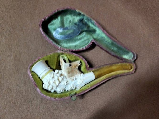 ANCIENNE PIPE EN ECUME DE MER BOUQUETIN