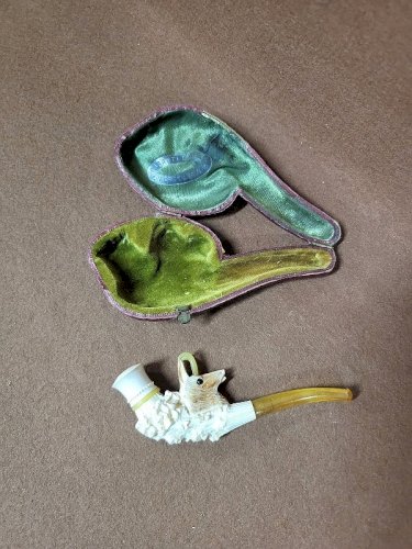 ANCIENNE PIPE EN ECUME DE MER BOUQUETIN