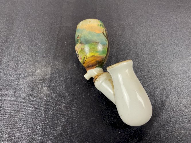 ancienne pipe en porcelaine peinte décor accident de chasse