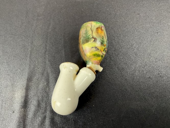 ancienne pipe en porcelaine peinte décor accident de chasse