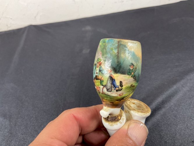 ancienne pipe en porcelaine peinte décor accident de chasse