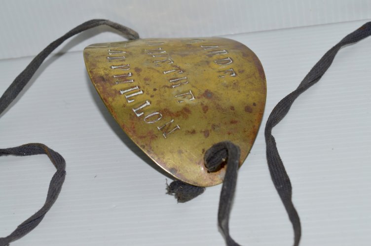 -ANCIENNE PLAQUE de METIER GARDE CHAMPETRE de BRAS LAITON jus grenier CHARENTE