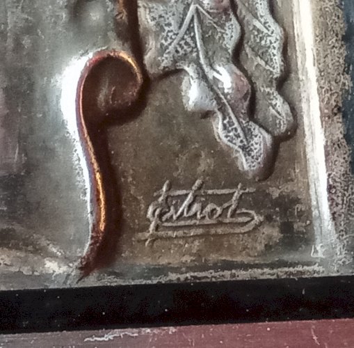 Ancienne plaque Républicaine République Française Marianne métal argenté Signée