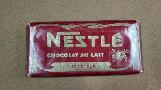 ANCIENNE PLAQUETTE DE CHOCOLAT AU LAIT NESTLE FACTICE ECHANTILLON