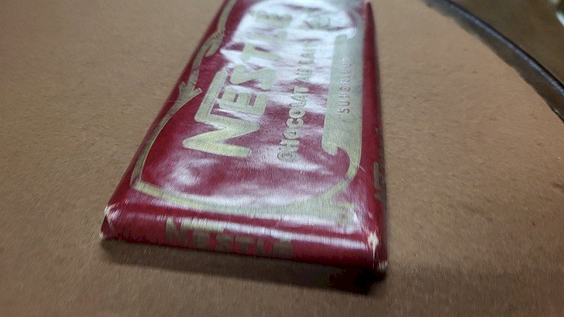 ANCIENNE PLAQUETTE DE CHOCOLAT AU LAIT NESTLE FACTICE ECHANTILLON