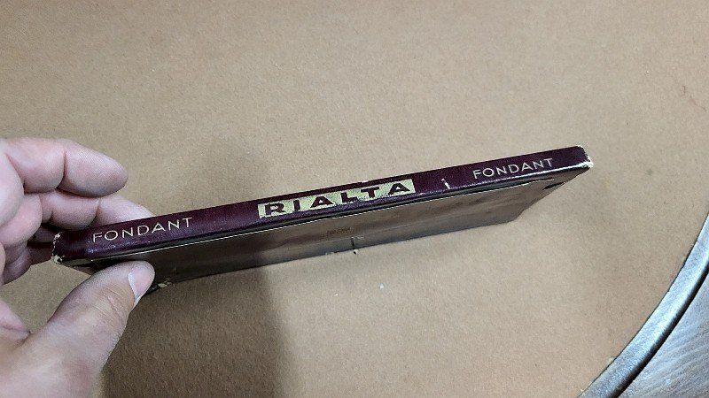 ANCIENNE PLAQUETTE DE CHOCOLAT MENIER RIALTA FONDANT FACTICE DE PRESENTATION