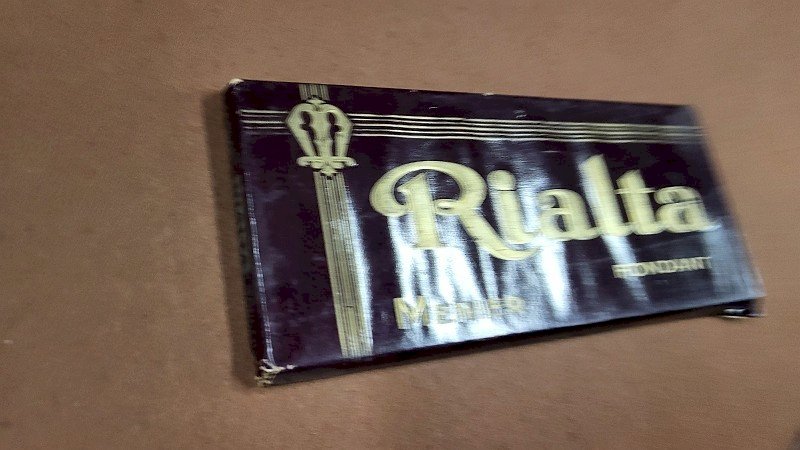 ANCIENNE PLAQUETTE DE CHOCOLAT MENIER RIALTA FONDANT FACTICE DE PRESENTATION