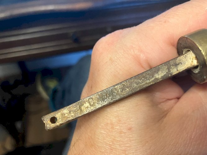 ancienne poignee de cremone bois et laiton